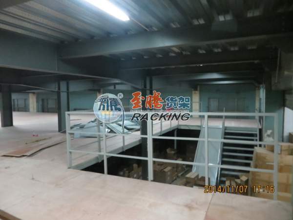 樓板為木板的閣樓鋼平臺(tái)